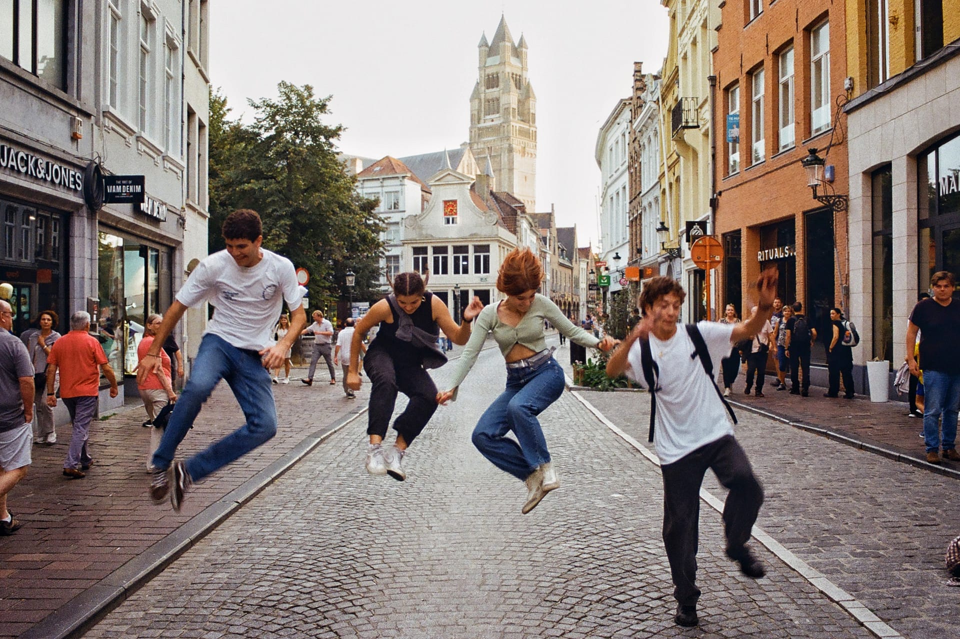 000614570007-01 - El salto